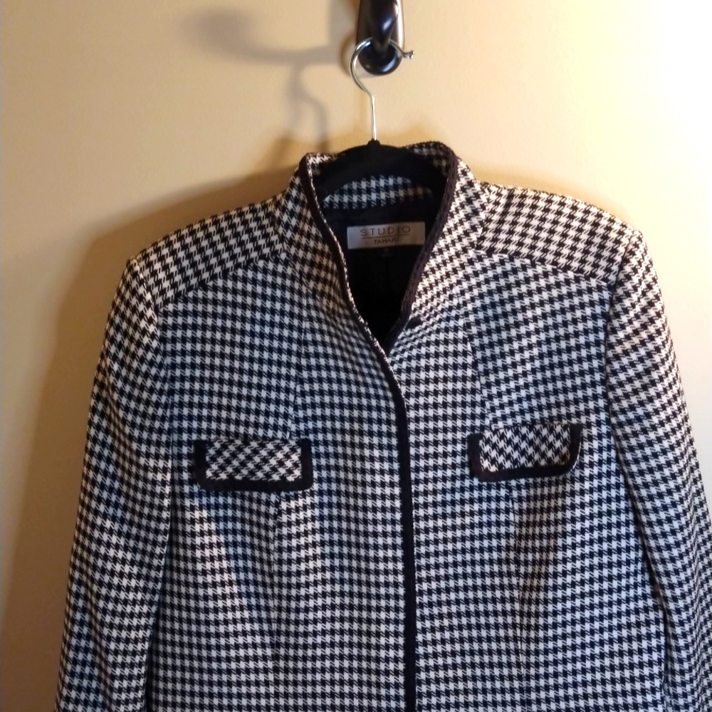 Tahari Women's Jacket. Black & Cream colored.